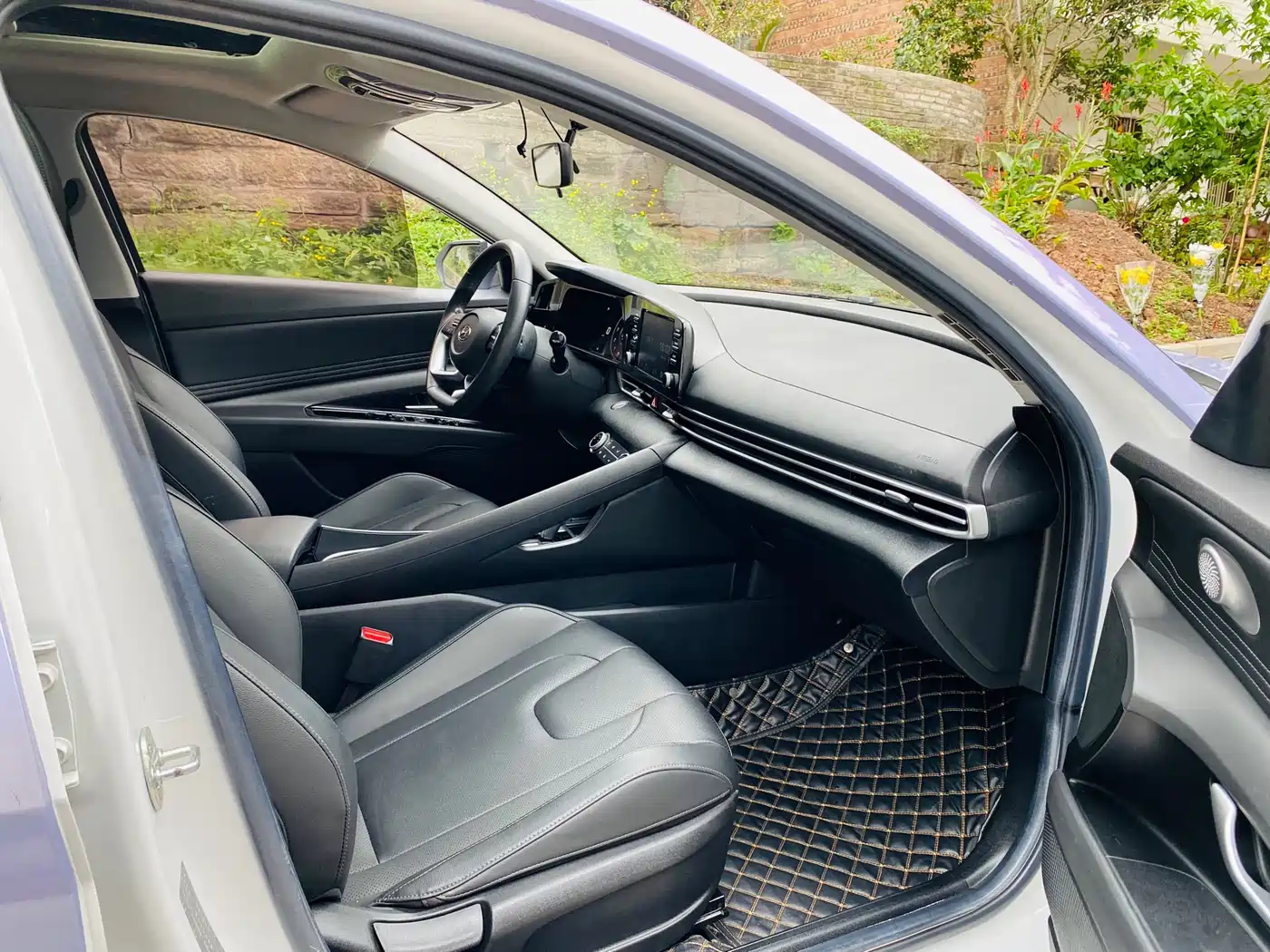 Hyundai Elantra 2022 1.5L CVT GLS Leading Edition фото 17