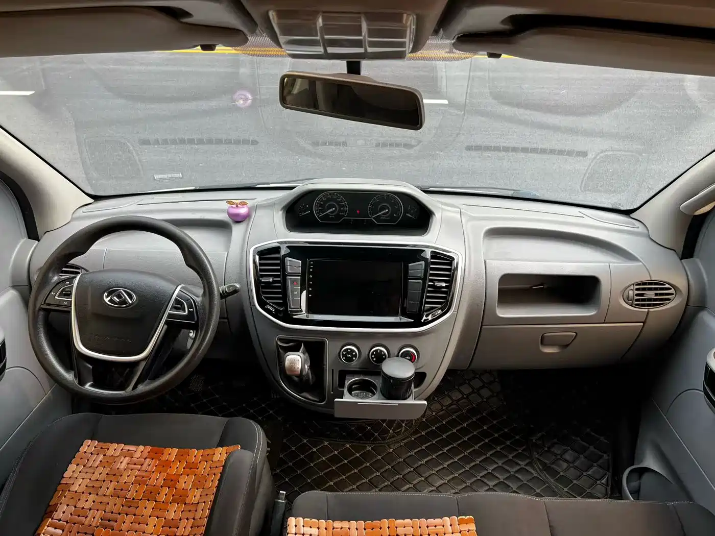 SAIC Maxus Xintu V80 2021 2.0T PLUS Manual Aoyun Short Wheelbase Medium Roof 5/6 Seater фото 4