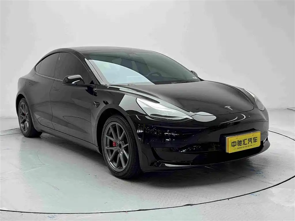 Фото 3 - Tesla Model 3