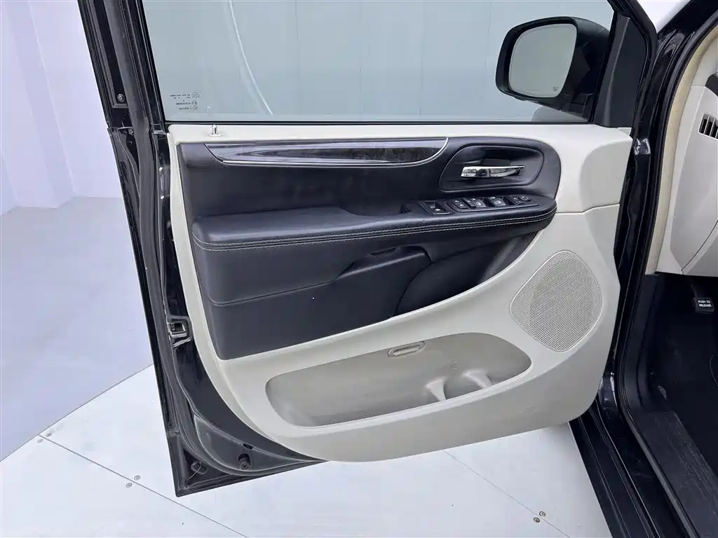 Chrysler Grand Voyager (Import) 2015 2014 3.6L Comfort Edition