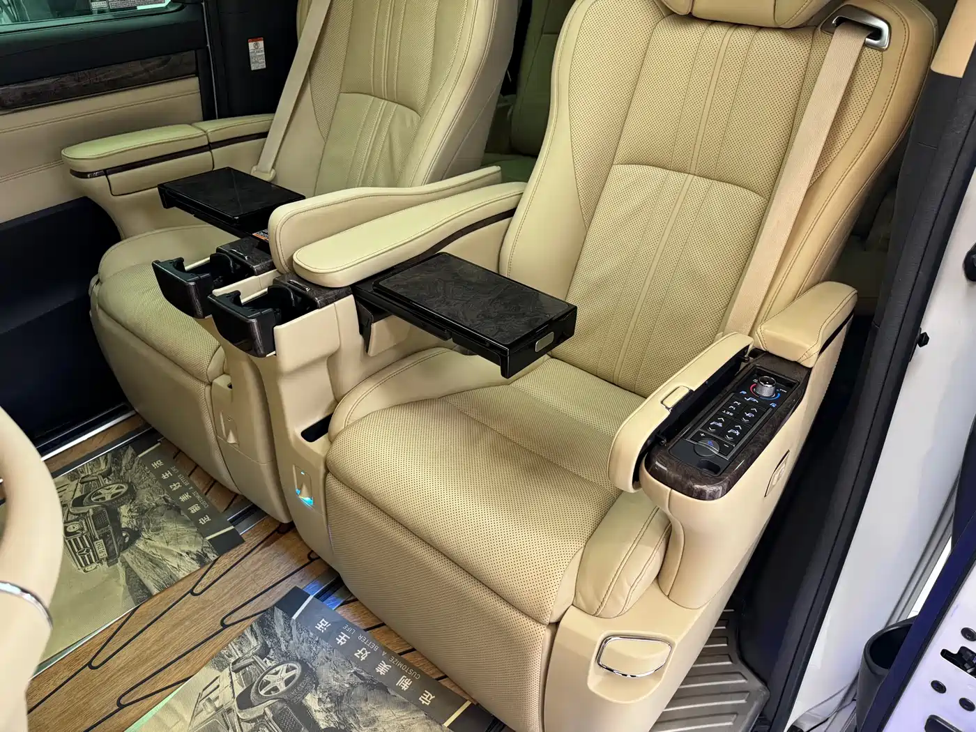 Toyota Alphard 2021 Hybrid 2.5L Premium фото 23