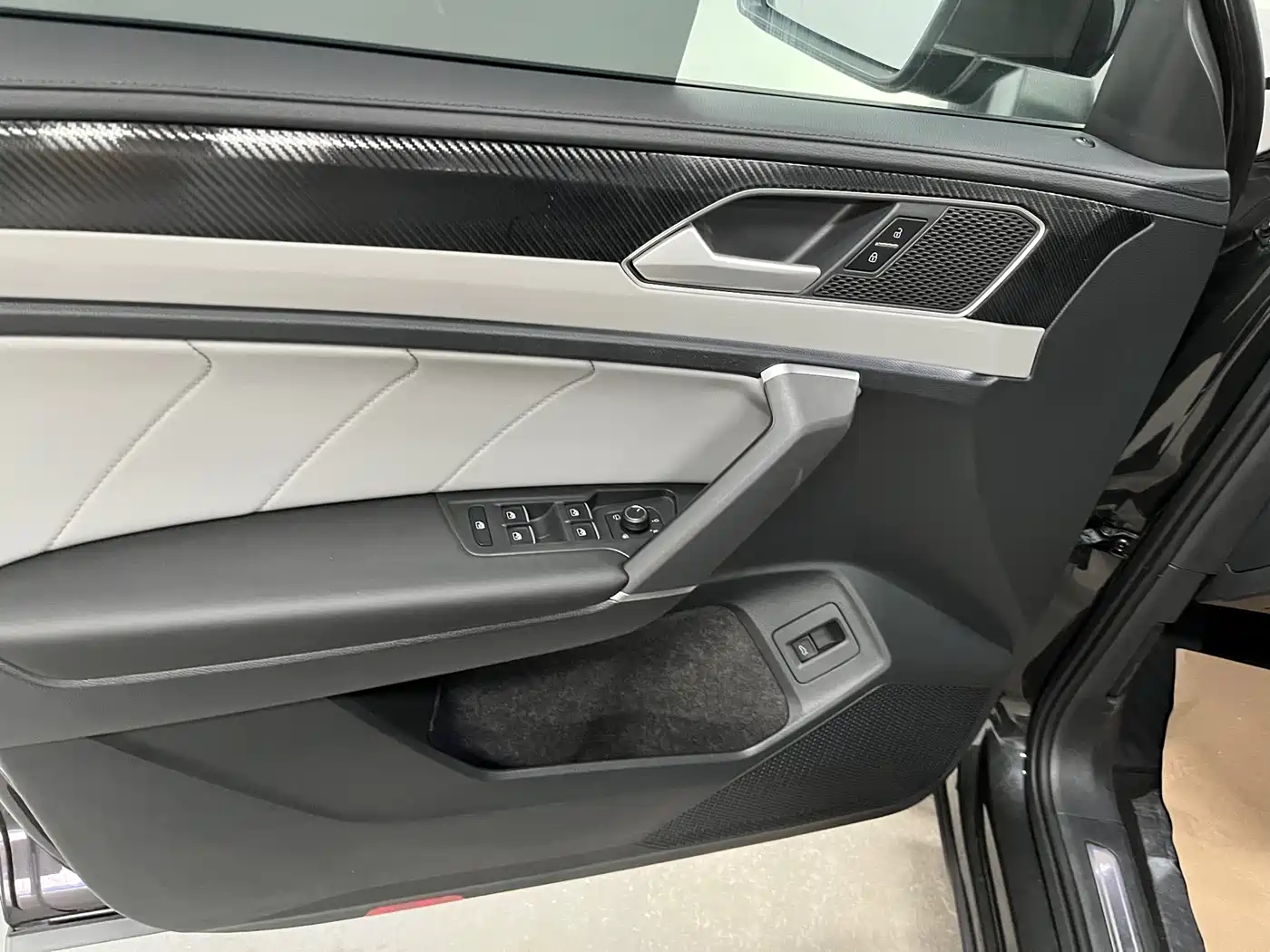 Volkswagen Tayron 2023 280TSI 2WD Luxury Plus Advanced Edition фото 17