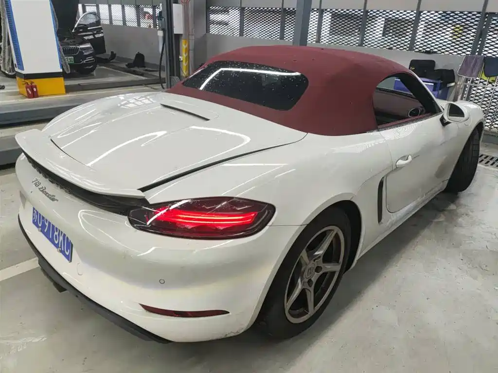 PORSCHE 718