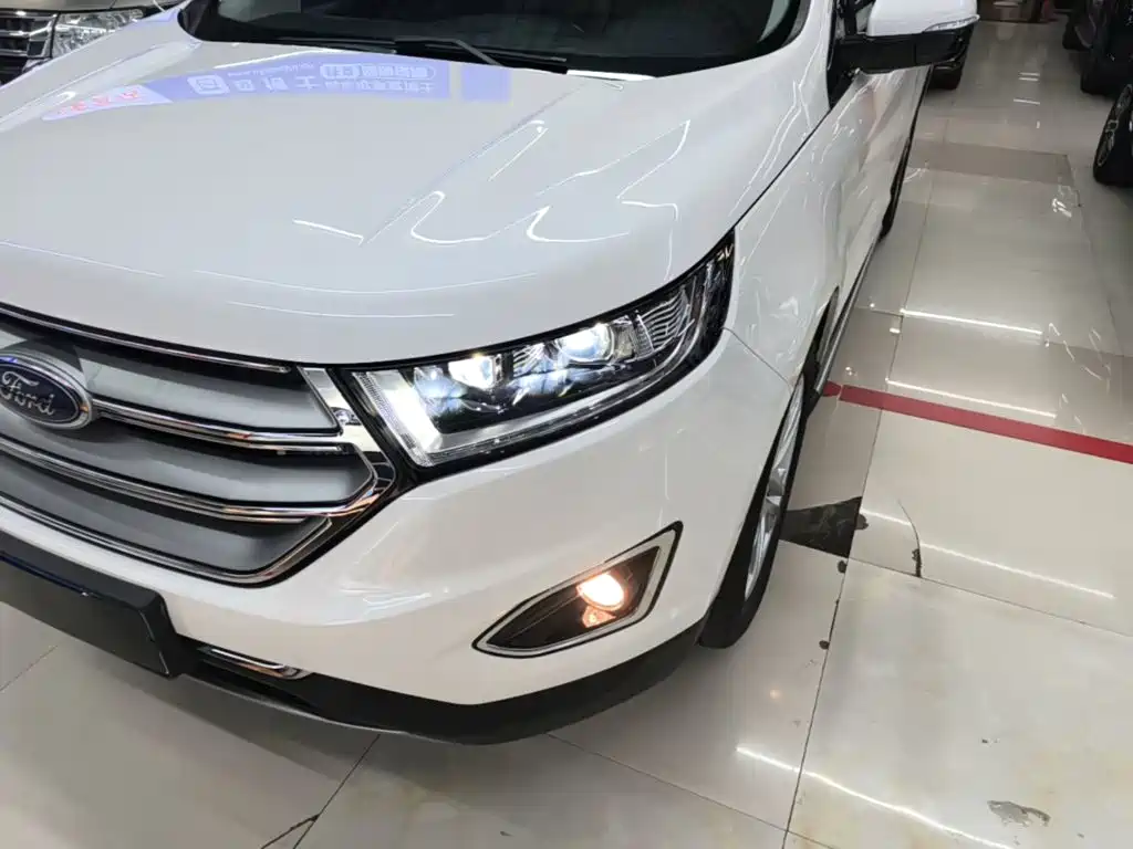 Фото 24 - Ford Edge