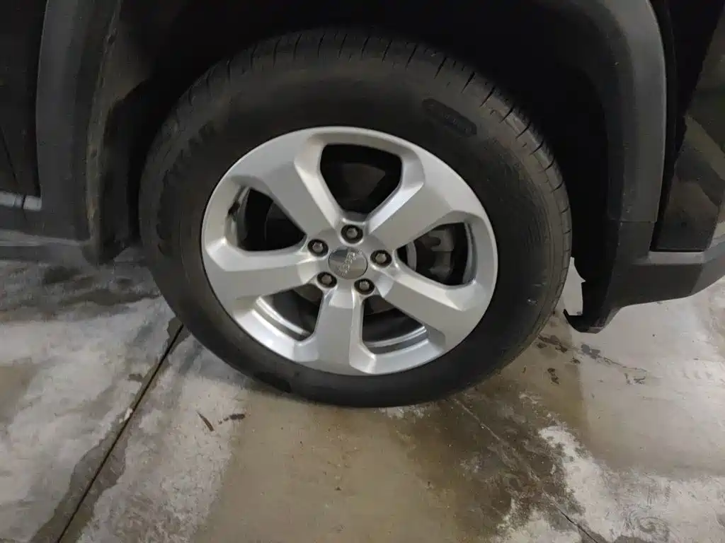 Photo 8 - Jeep Compass