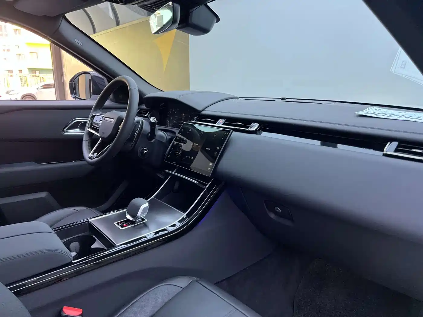 Land Rover Range Rover Velar 2026 Model 250PS Dynamic SE фото 8