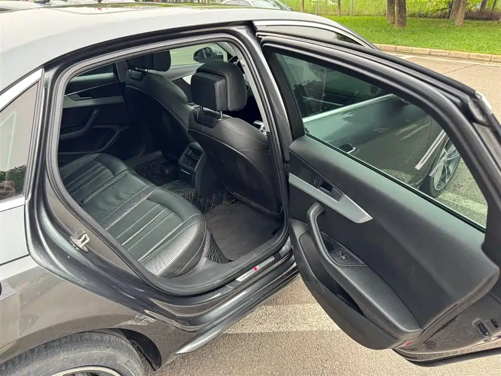 Фото 22 - Audi A4L