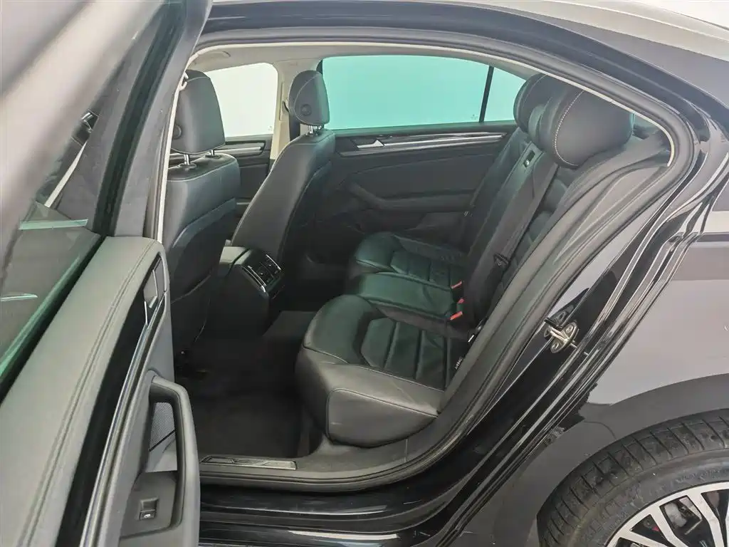 Volkswagen Phideon 2018 Facelift 380TSI FWD Business фото 15