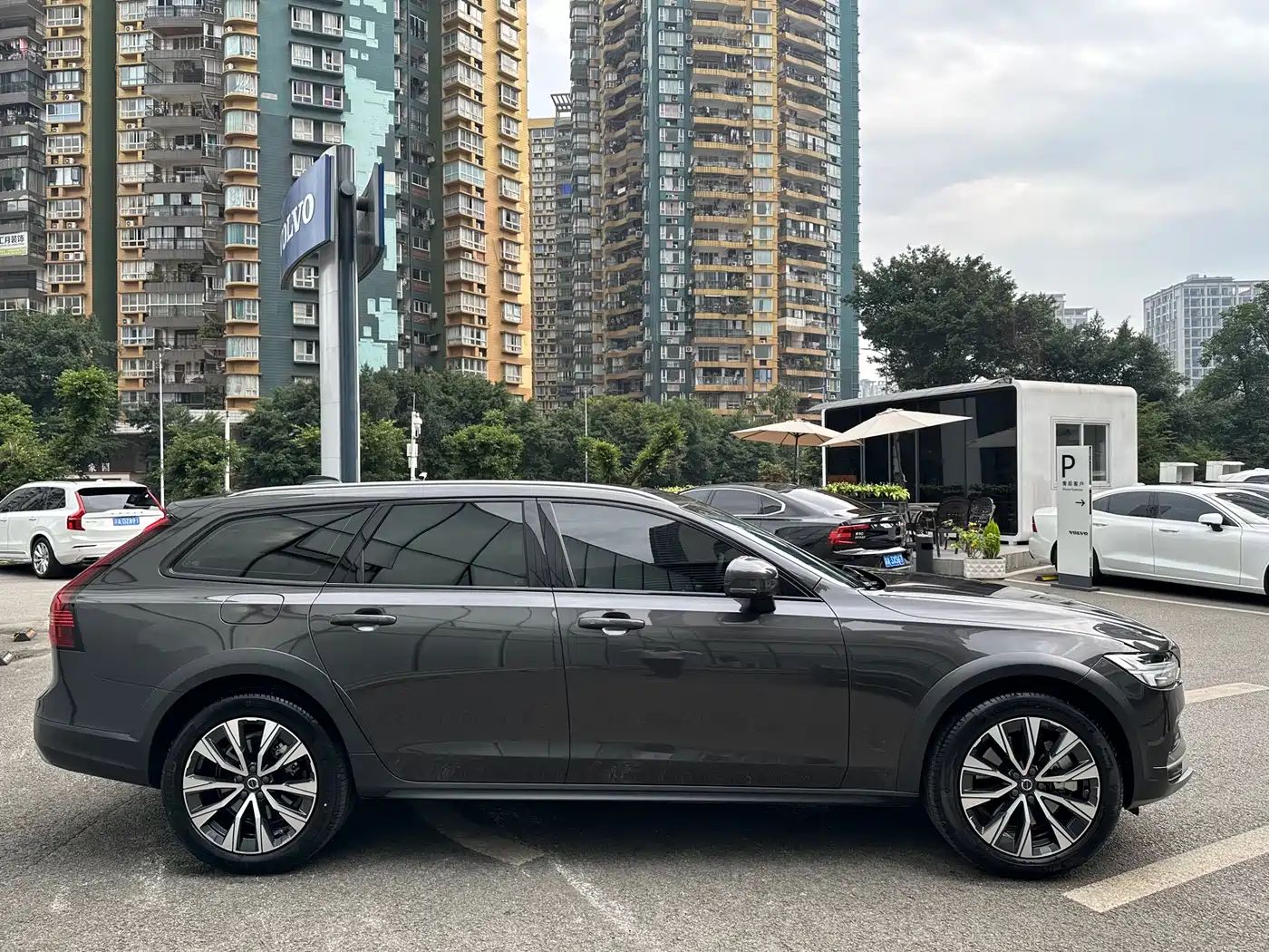 VOLVO V90