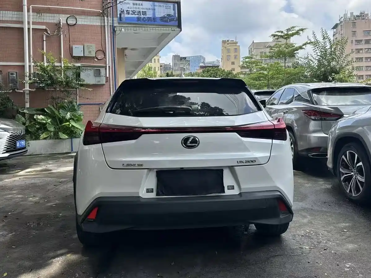 Lexus UX 2020 200 Special Edition фото 7
