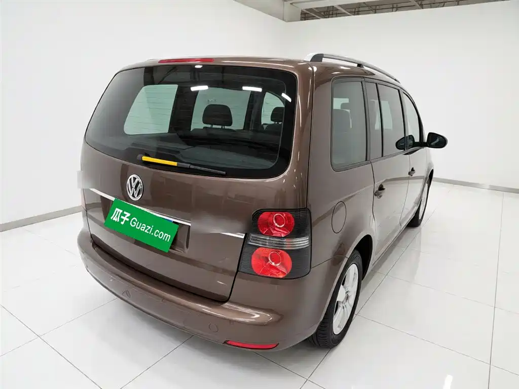 Volkswagen Touran 2013 1.4T DSG Comfort 5-seater фото 7