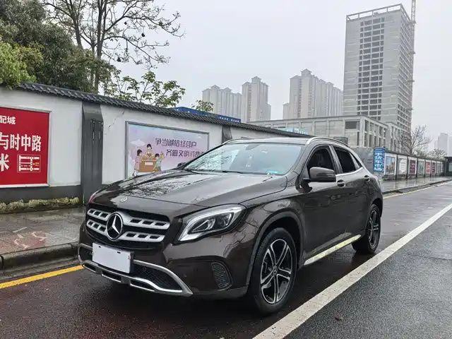 MERCEDES-BENZ GLA