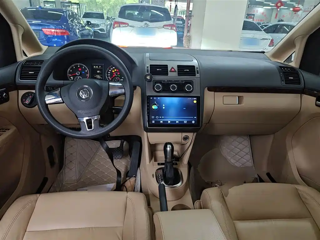 Volkswagen Touran 2013 1.4T DSG Comfort 5-seater фото 10