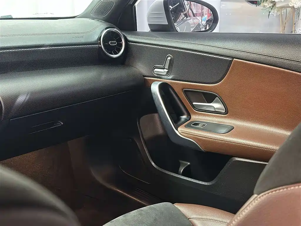 Mercedes-Benz A-Class 2019 A 200 L Sport Sedan фото 27