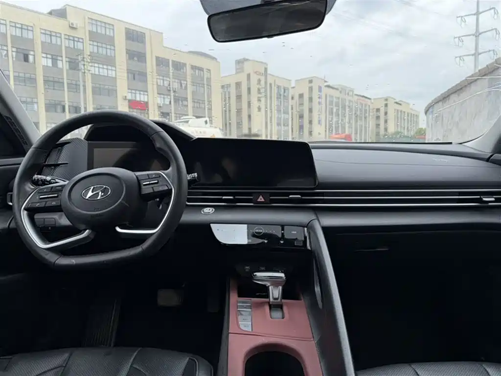 Hyundai Elantra 2021 1.5L CVT GLX Elite Edition фото 13