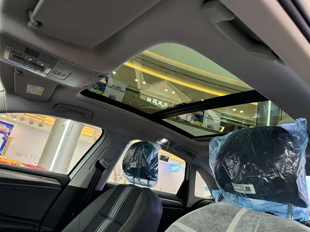Volkswagen Sagitar 2025 Model Year Facelift 300TSI DSG Soaring Edition фото 24
