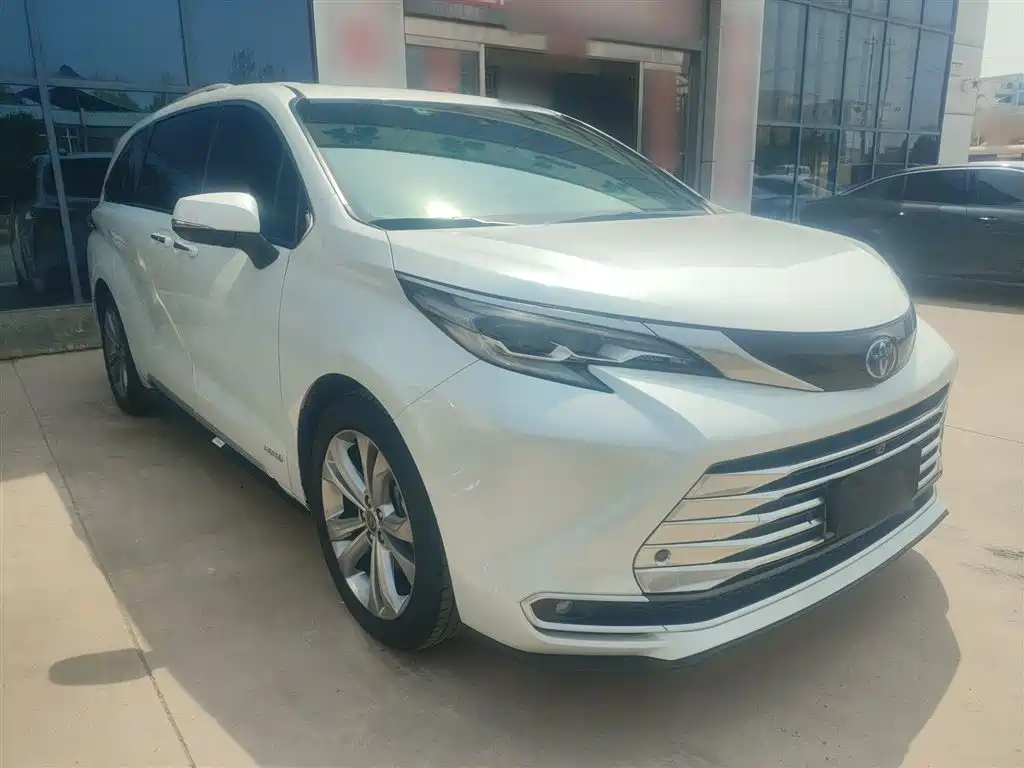 Toyota Sienna 2023 2.5L Hybrid Platinum Edition фото 22