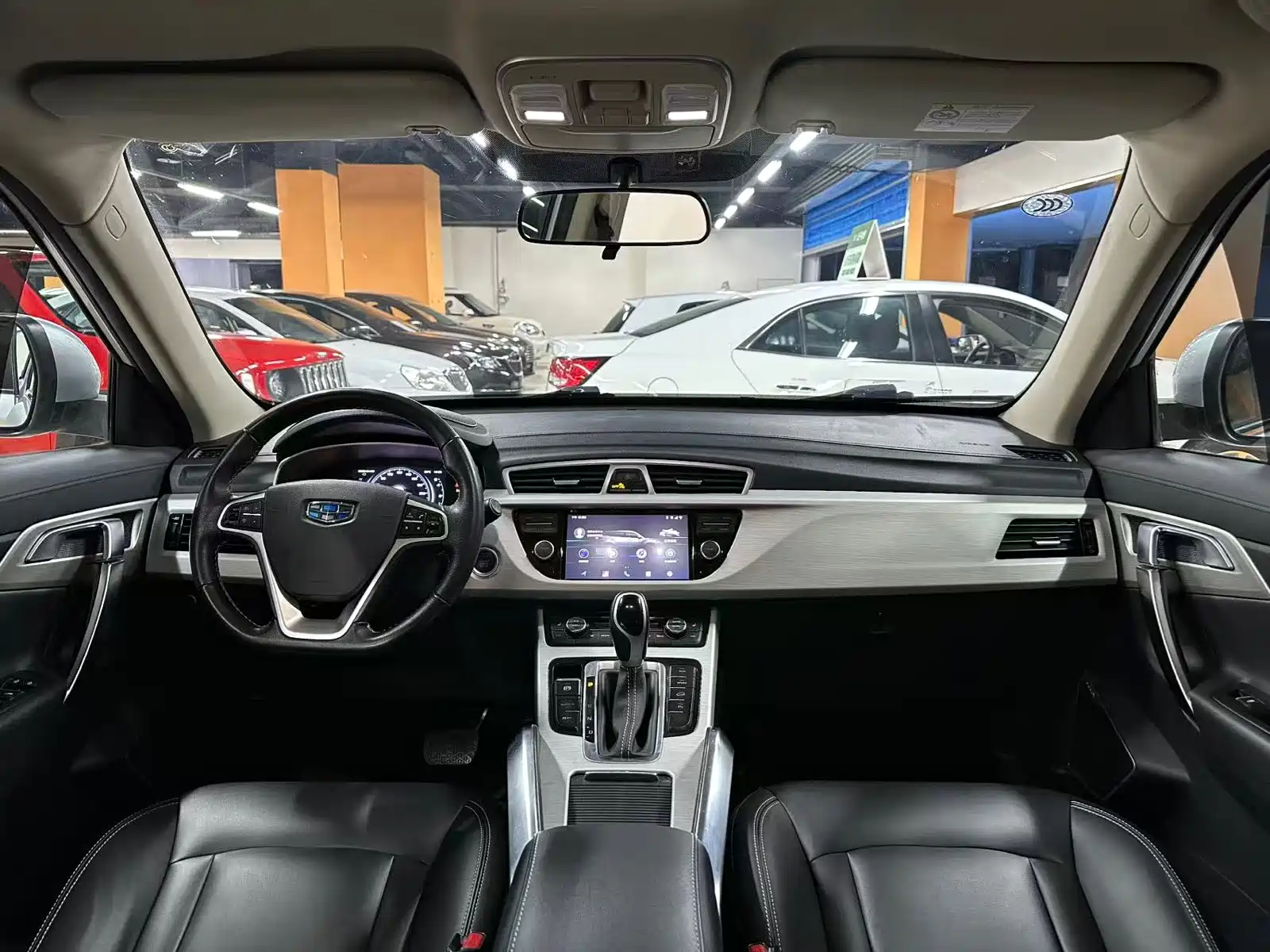 Фото 4 - Geely Atlas
