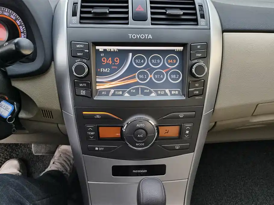 Toyota Corolla 2013 Special Edition 1.8L CVT Ultimate Cool GL-i фото 13