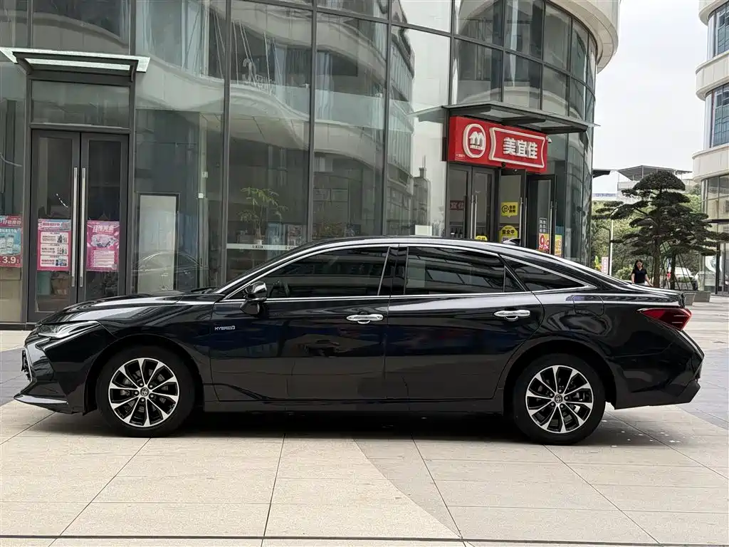 Toyota Avalon 2022 Hybrid 2.5L Luxury Edition фото 11