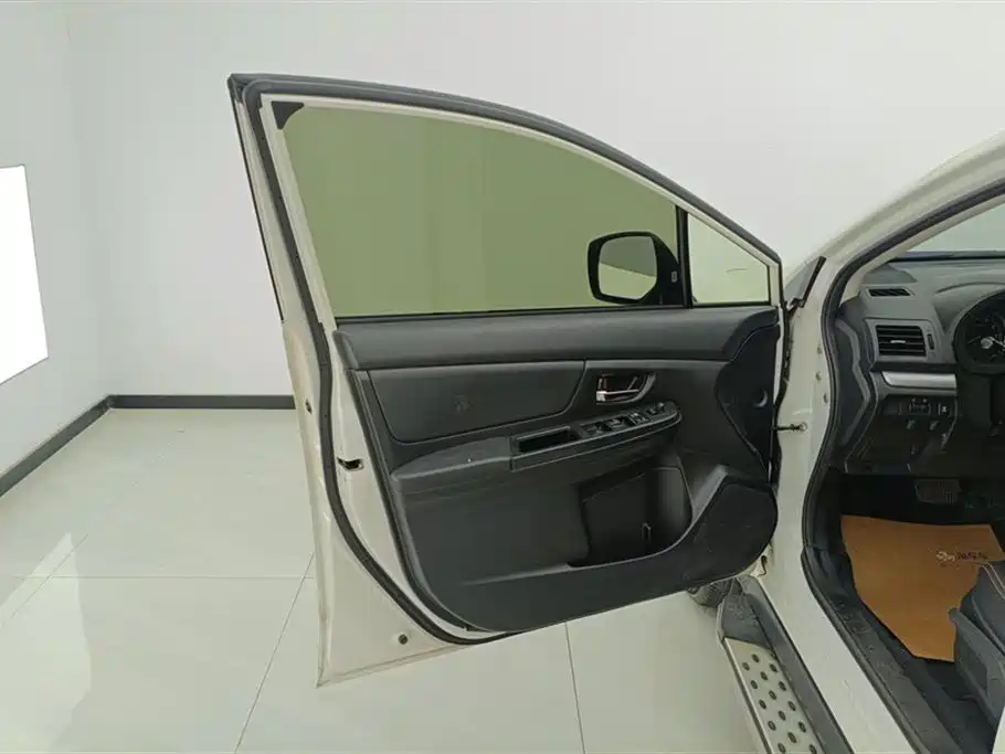 Subaru XV 2014 2.0i Comfort фото 7