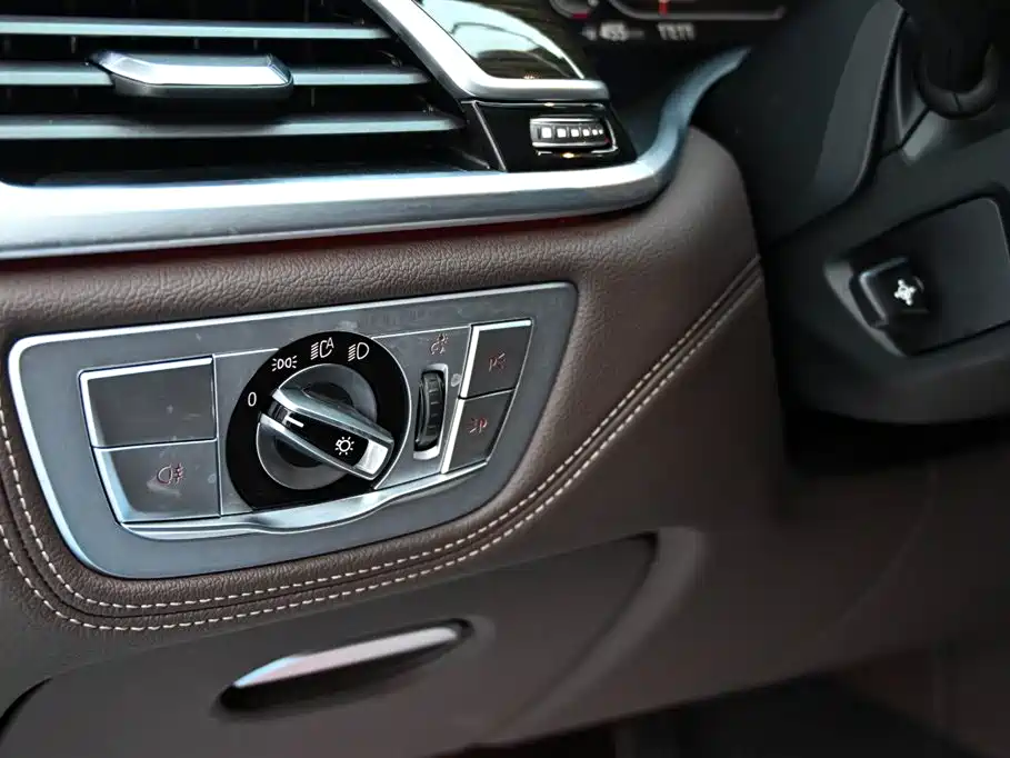 BMW 7 Series 2021 Model 730Li Luxury Package фото 27