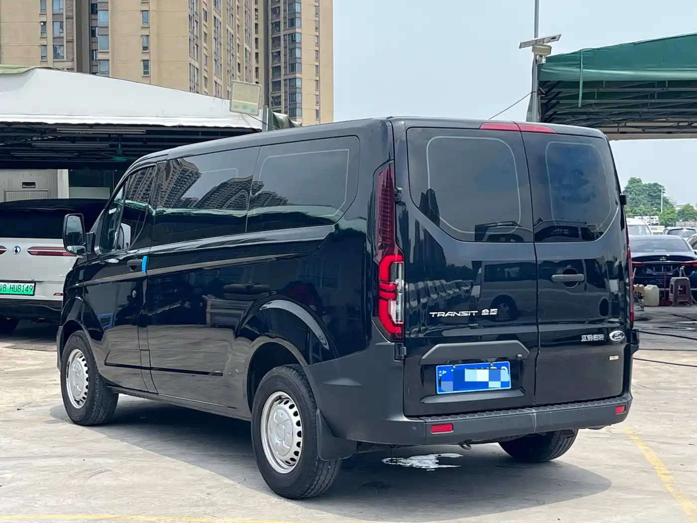 Ford Transit 2025 2023 Model 2.0T Diesel Manual Multi-Purpose Commercial Vehicle Short Wheelbase Medium Roof 5/6-Seater