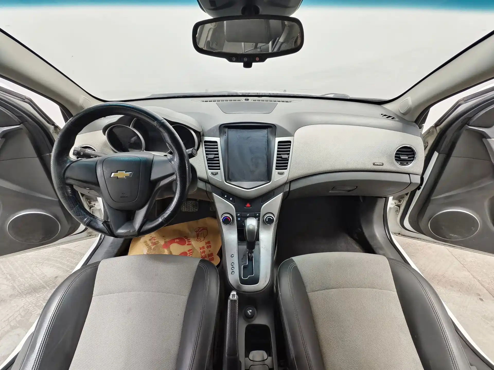 Photo 9 - Chevrolet Cruze