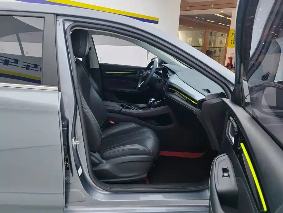 Фото 8 - Roewe i5