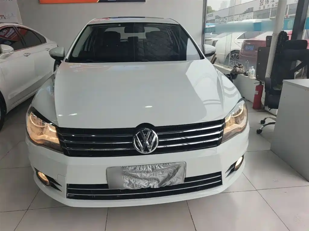Volkswagen Bora 2014 1.6L Automatic Comfort Edition фото 3