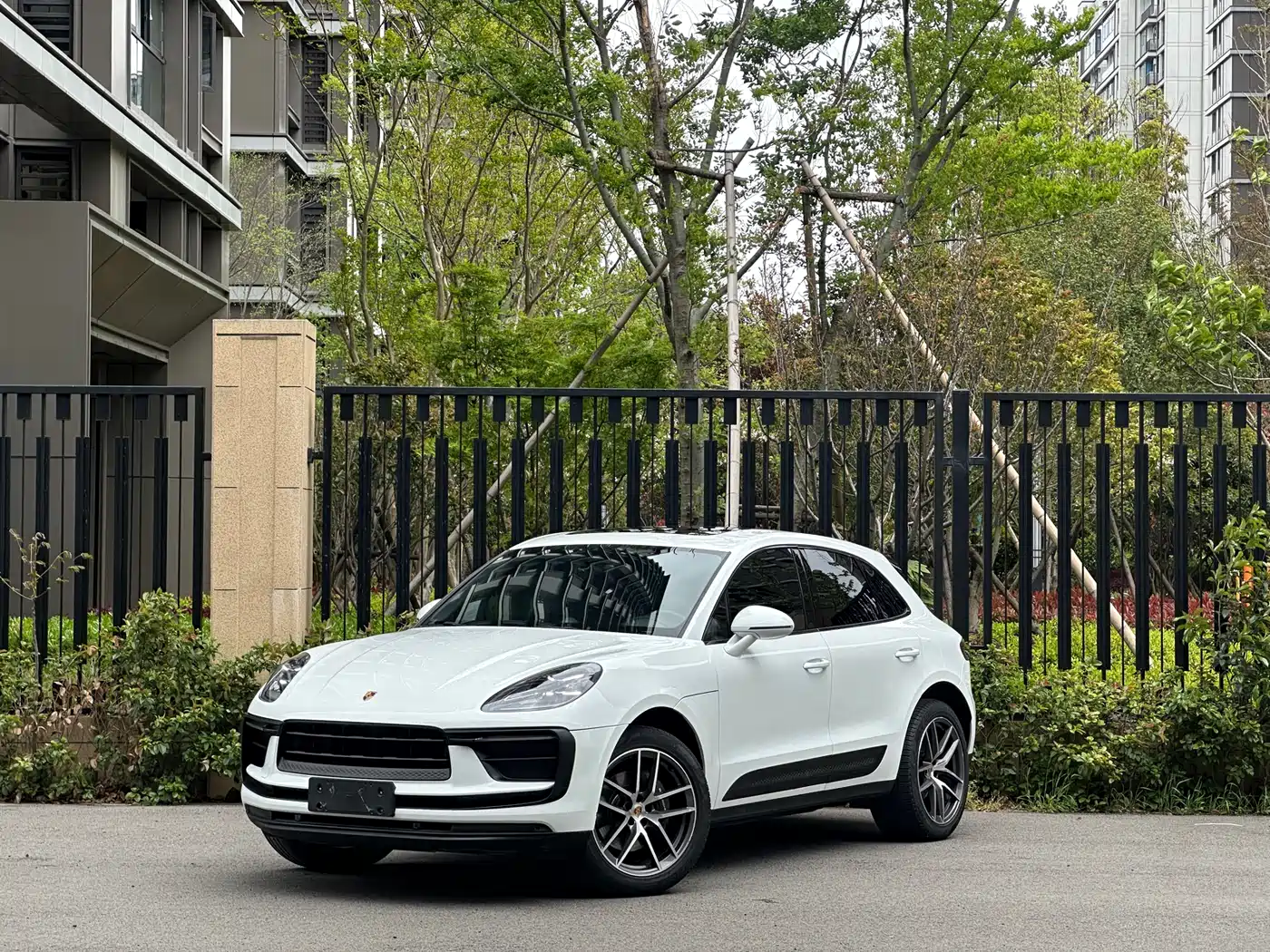 PORSCHE MACAN