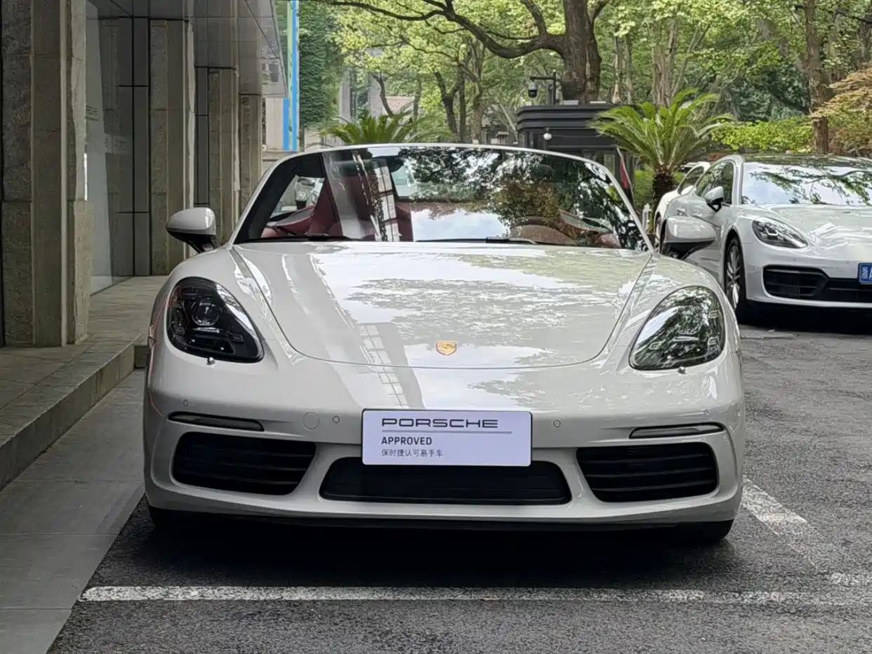 PORSCHE 718