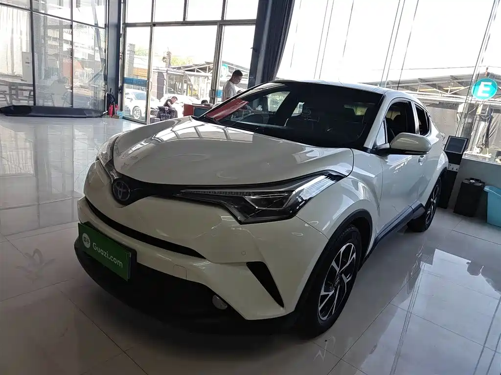 Toyota C-HR 2020 Model 2.0L Luxury фото 2