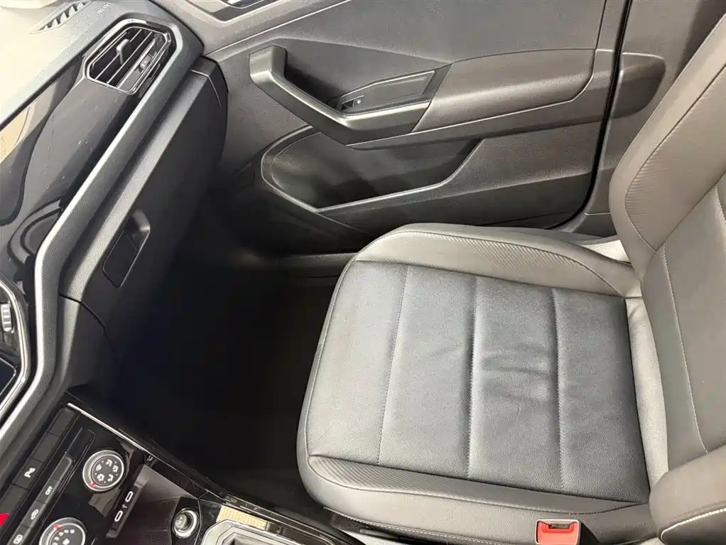 Volkswagen T-ROC 2022 280TSI DSG 2WD Comfort PLUS фото 8