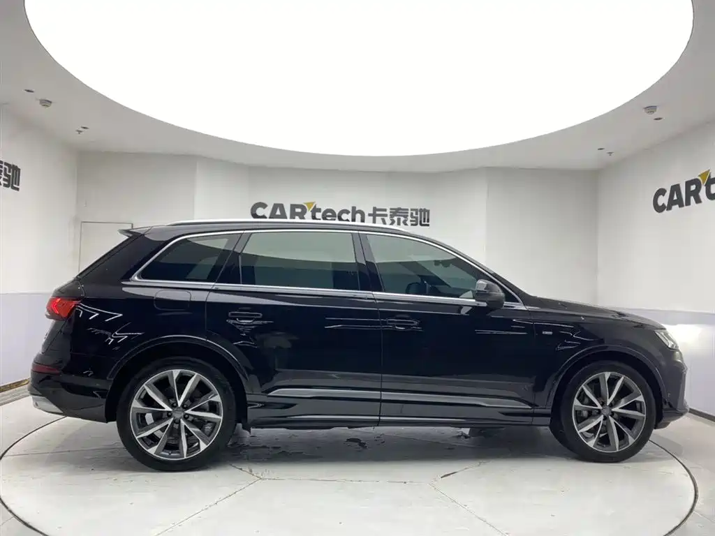 Audi Q7 2020 55 TFSI quattro S line Sport фото 4