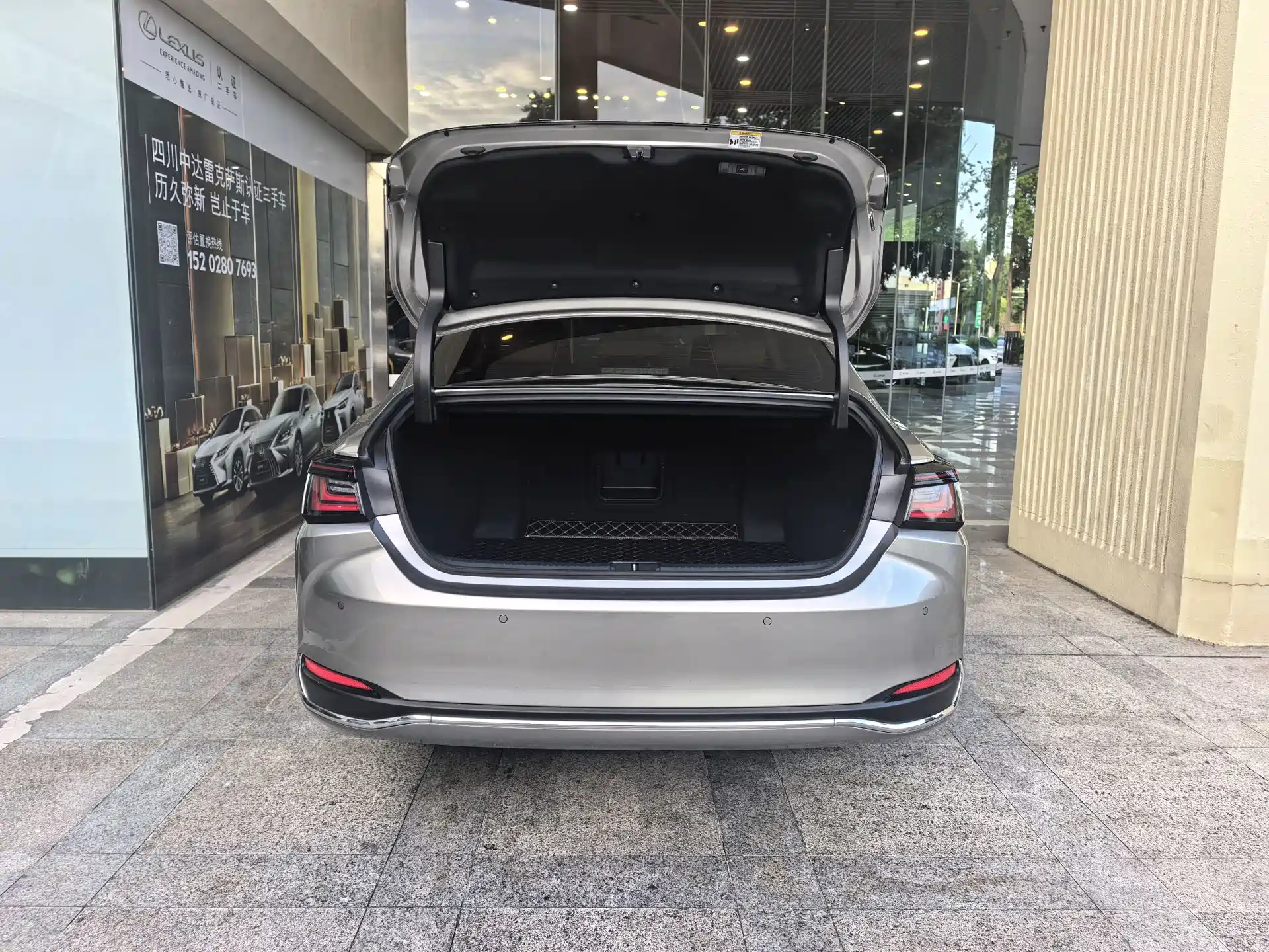 Фото 8 - Lexus ES