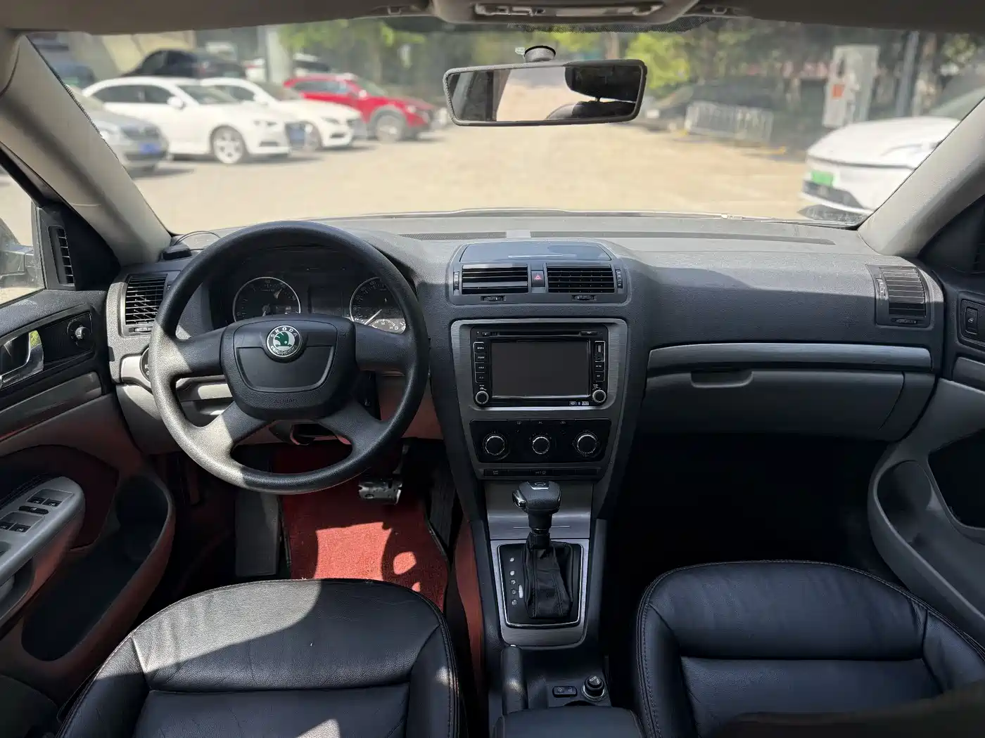 Škoda Octavia 2012 1.6L Automatic Yijie Edition фото 9