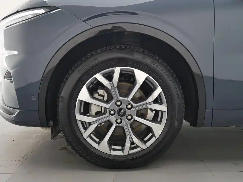 Photo 17 - Ford Edge