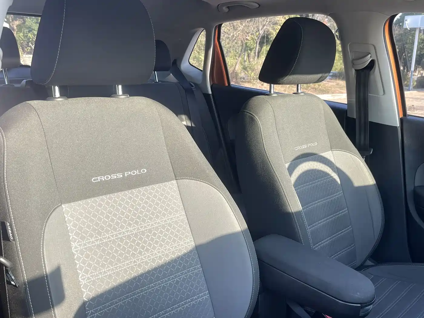 Volkswagen Polo 2016 1.6L Cross Polo Automatic фото 9