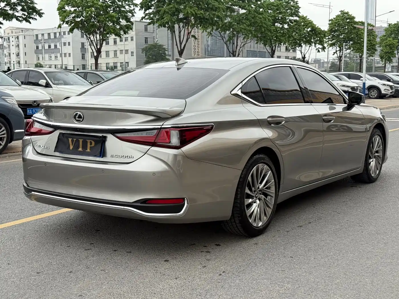 Lexus ES 2022 300h Executive Edition фото 10