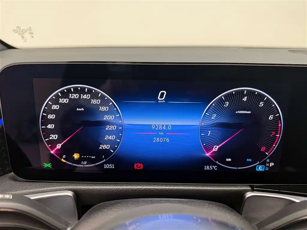 MERCEDES-BENZ GLB