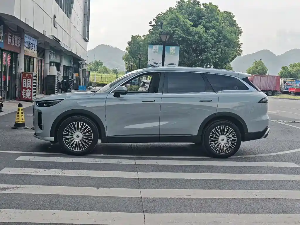 Chery Tiggo 8L 2025 2024 Model 2.0T 2WD Luxury 5-Seater