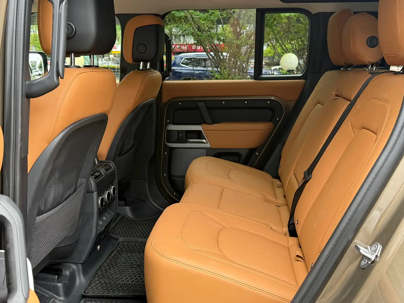 Land Rover Defender 2024 110 3.0T P400 Dark Special Edition фото 7
