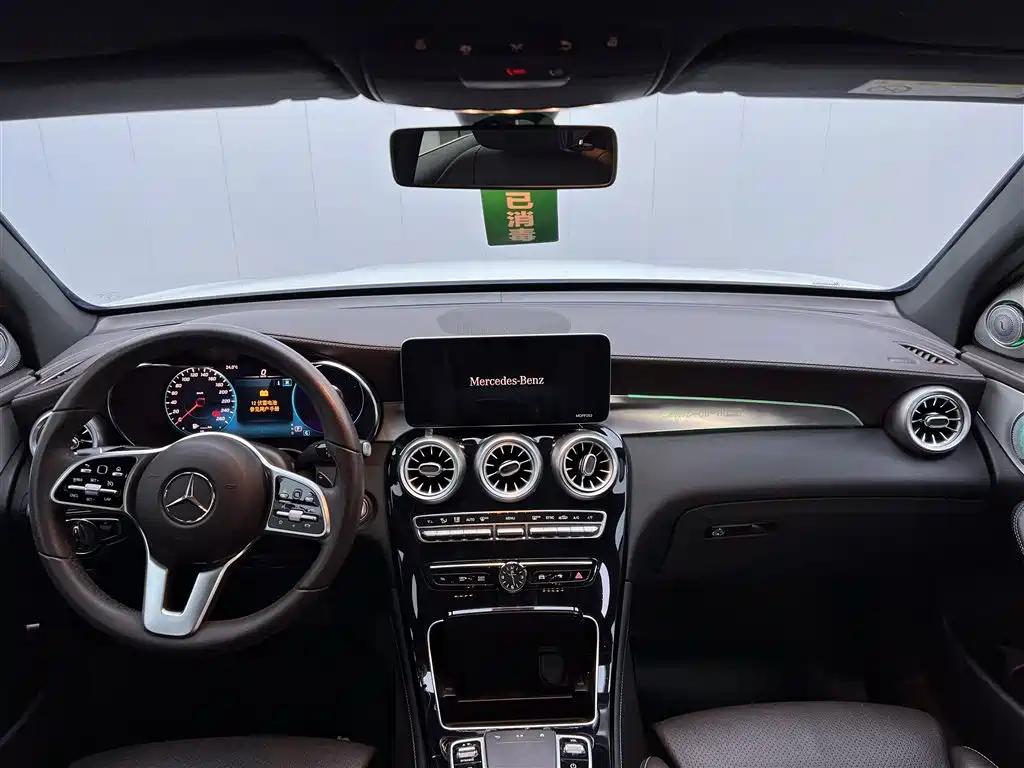 MERCEDES-BENZ GLC