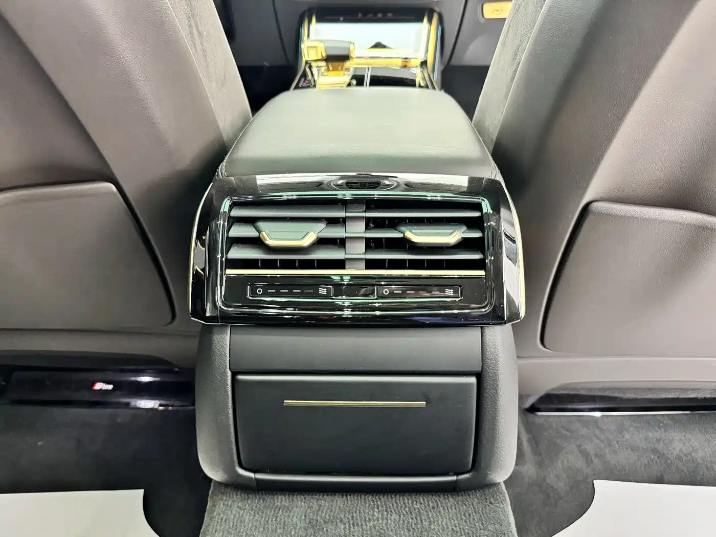 Audi A8 2019 Plus A8L 50 TFSI quattro Comfort фото 22