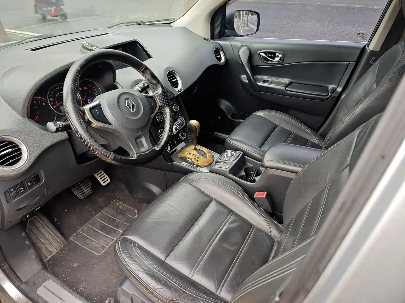 Renault Koleos (Import) 2012 2012 2.5L 4WD Luxury Navigation Edition