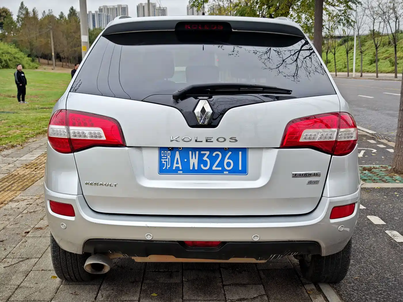 Renault Koleos (Import) 2012 2012 2.5L 4WD Luxury Navigation Edition