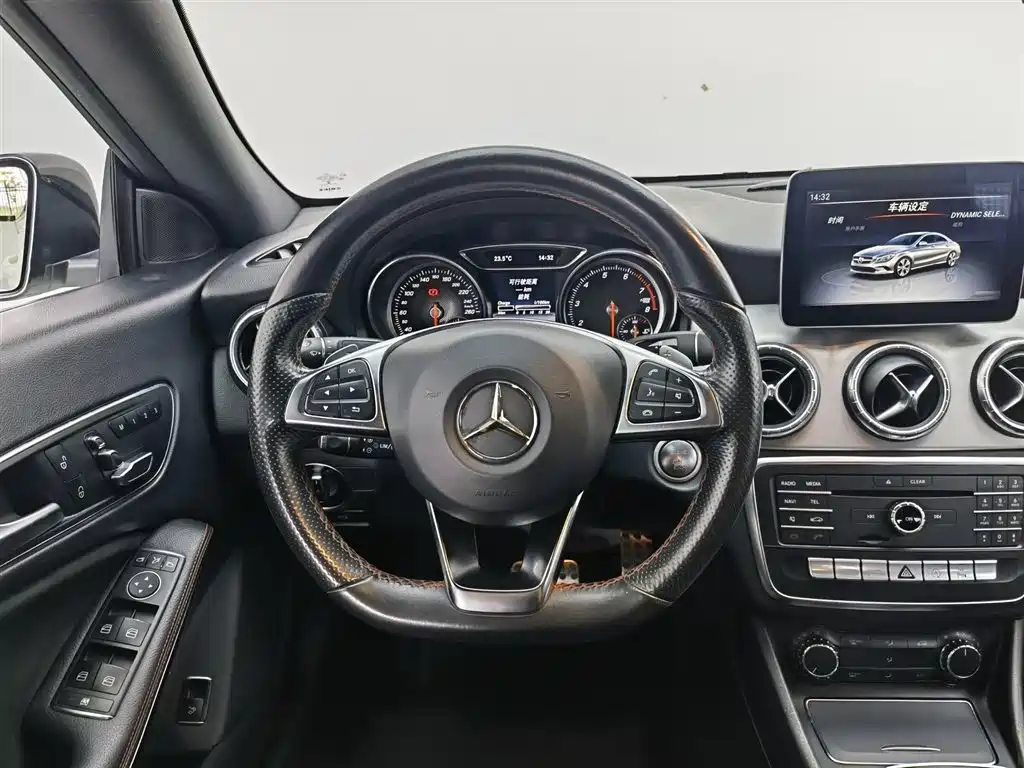 Mercedes-Benz CLA (Import) 2017 CLA 220 4MATIC фото 11
