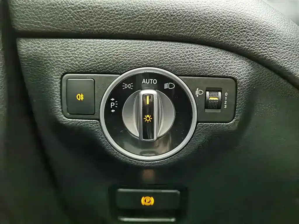 Mercedes-Benz GLA 2017 GLA 200 Dynamic фото 21