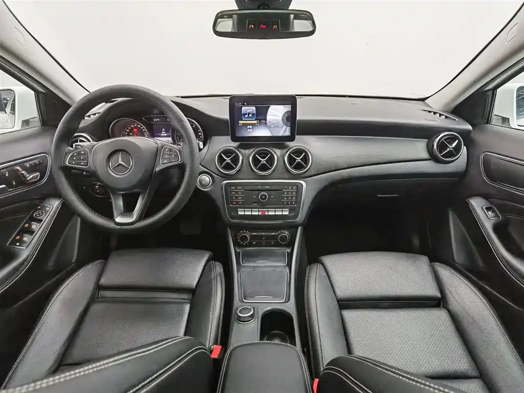 Mercedes-Benz GLA 2017 GLA 200 Dynamic фото 5